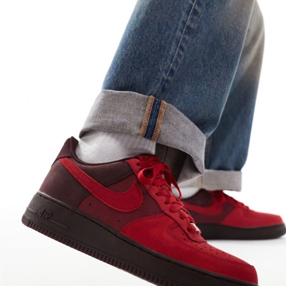 Nike Men's Red and Burgundy Athletic Sneakers